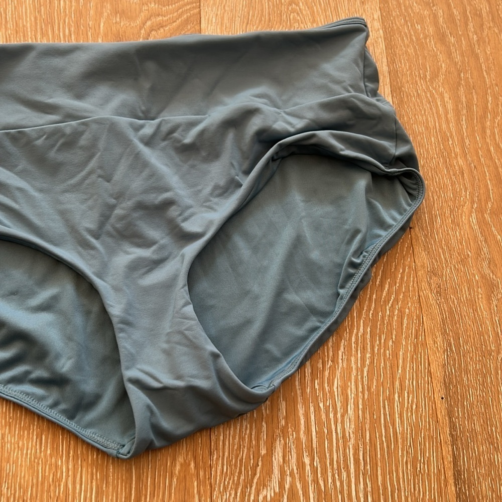 NWOT Athleta Essential Swim Boy Short Size Large - Picture 3 of 8
